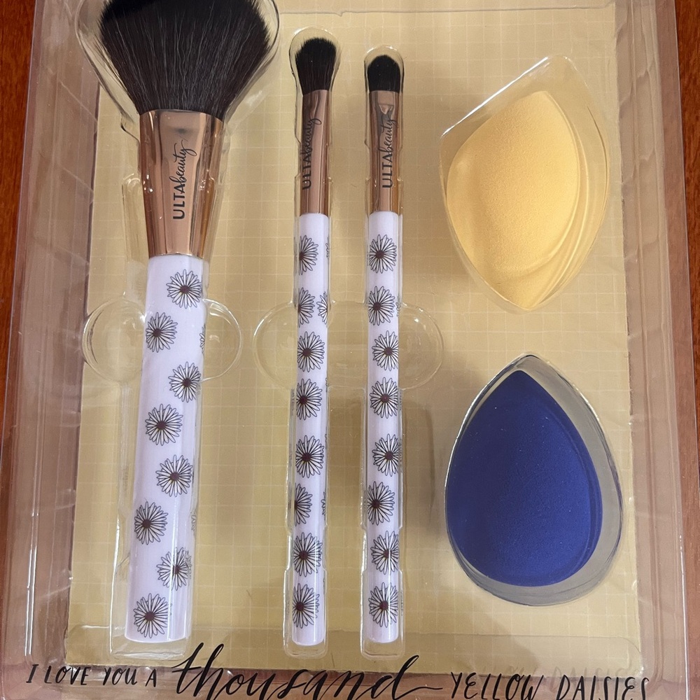Ulta Beauty Stars Hollow Brush and Sponge Kit - Gilmore Girls